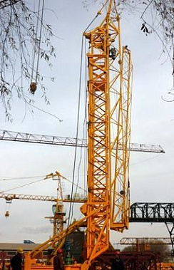 Башенный кран SYM QTK25 самоподъёмный